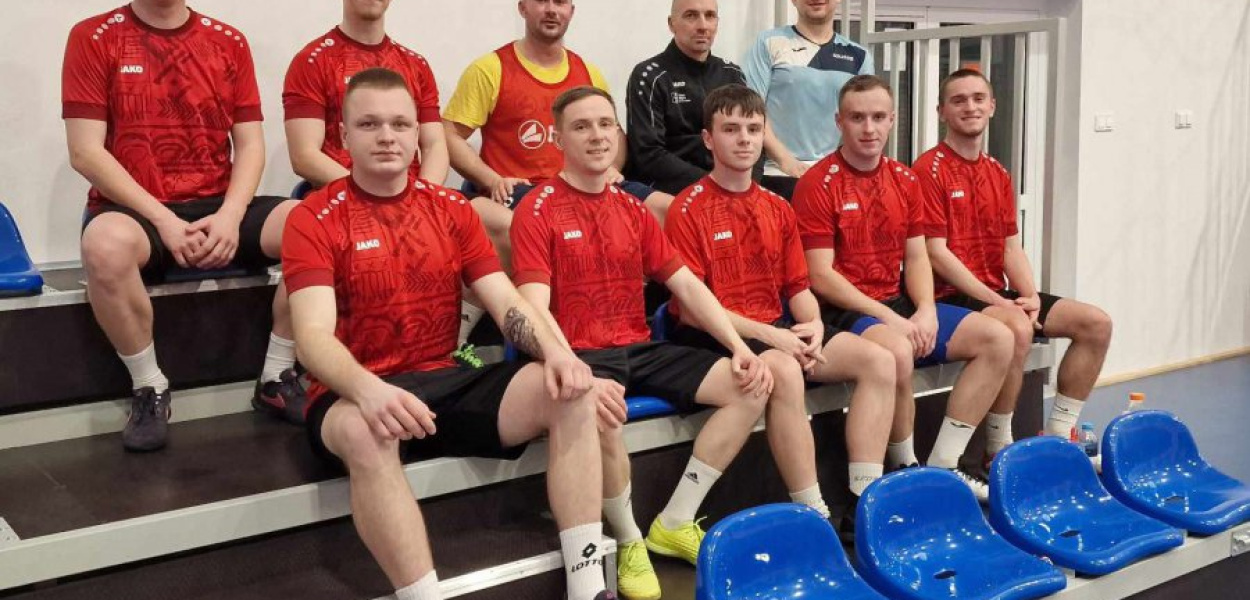 Zwycięzca pucharu zespół Solidex Libiąż wraz z prezesem drużyny Robertem Kaczarą