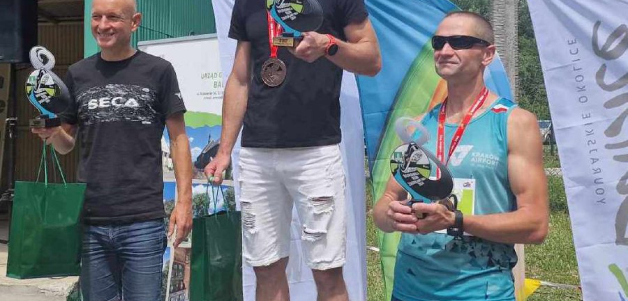 Podium mężczyzn w kategorii OPEN. 1. miejsce - Przemysław Koziarz, 2. miejsce - Robert Zielonka, 3. miejsce - Robert Targosz