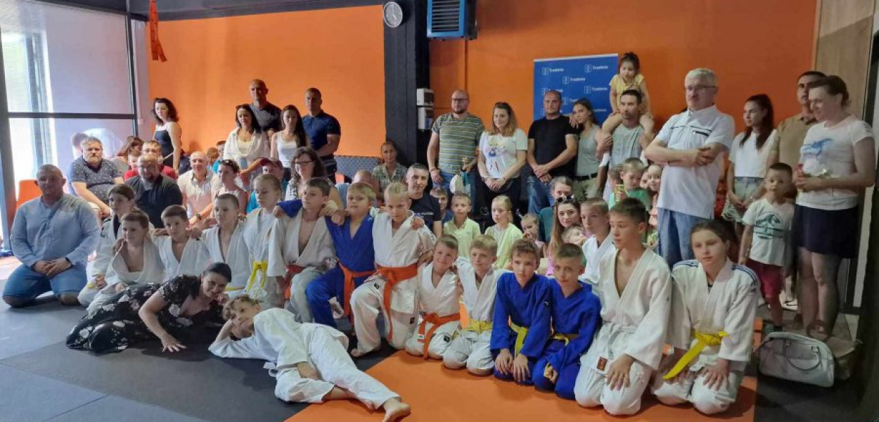 Judocy wraz ze swoimi rodzicami a także kibice