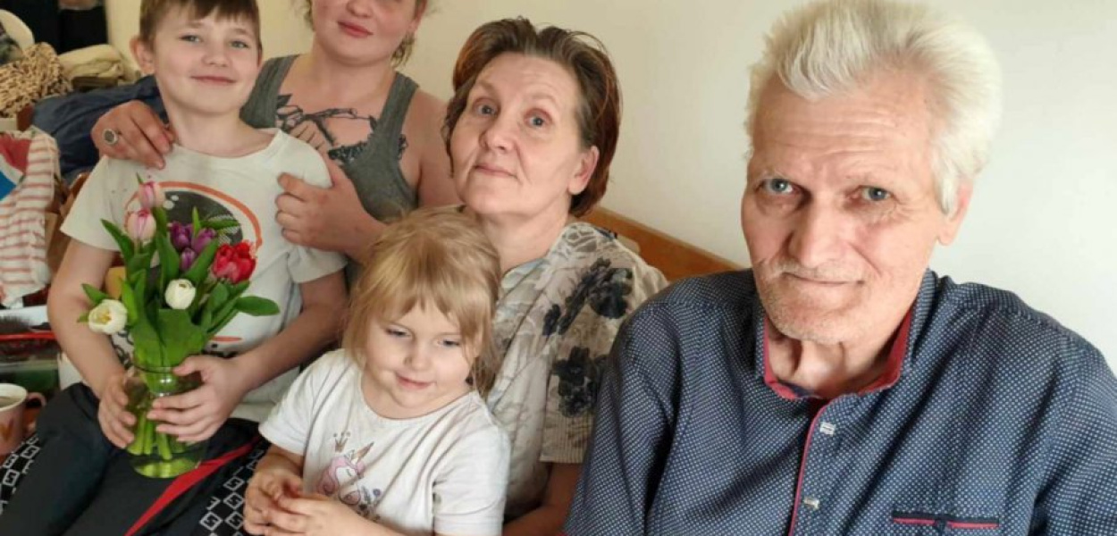 Olena Popova z mężem Walentym, synową i wnukami mieszkają w Kambelinie