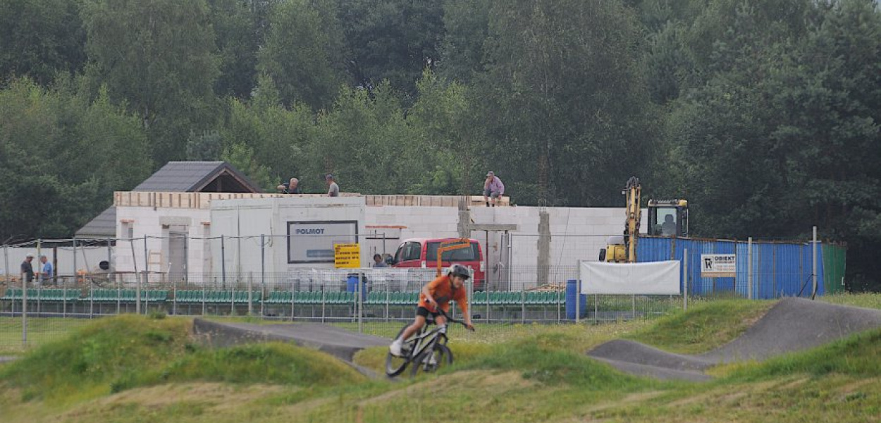 Trwa budowa obiektu sportowo-socjalnego dla klubu SPRiN Regulice