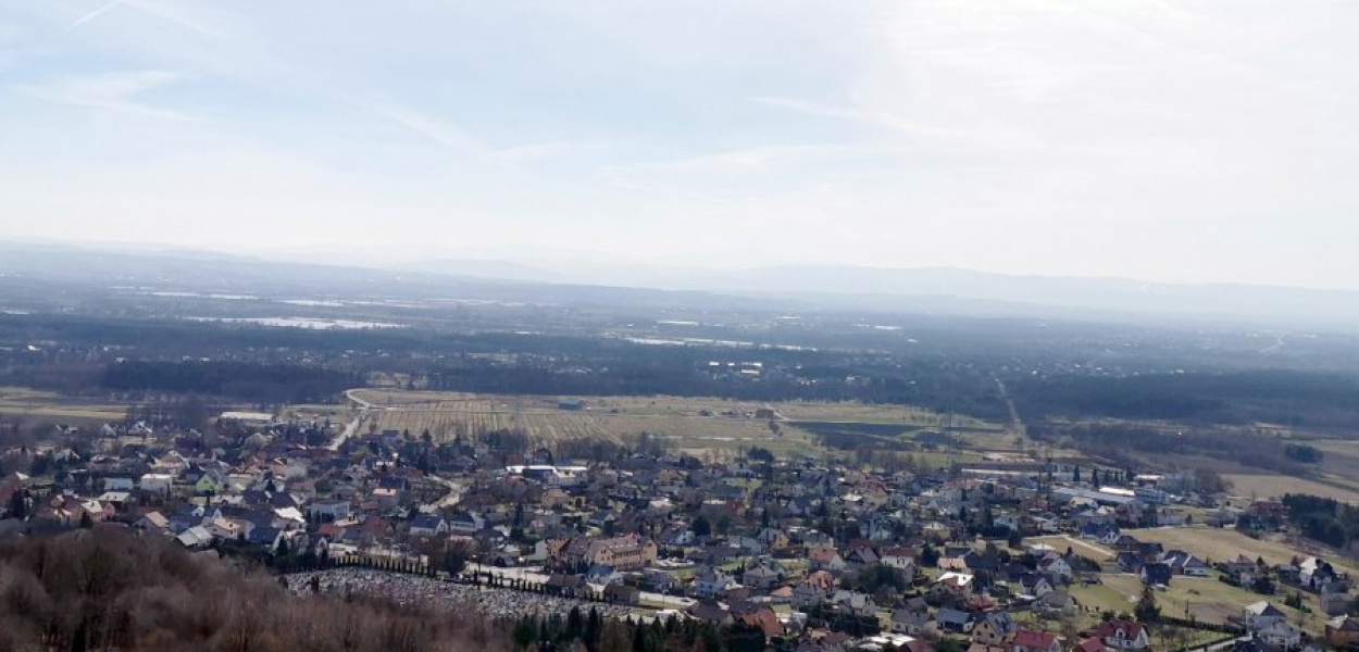 Widok na Babice z wieży zamku Lipowiec