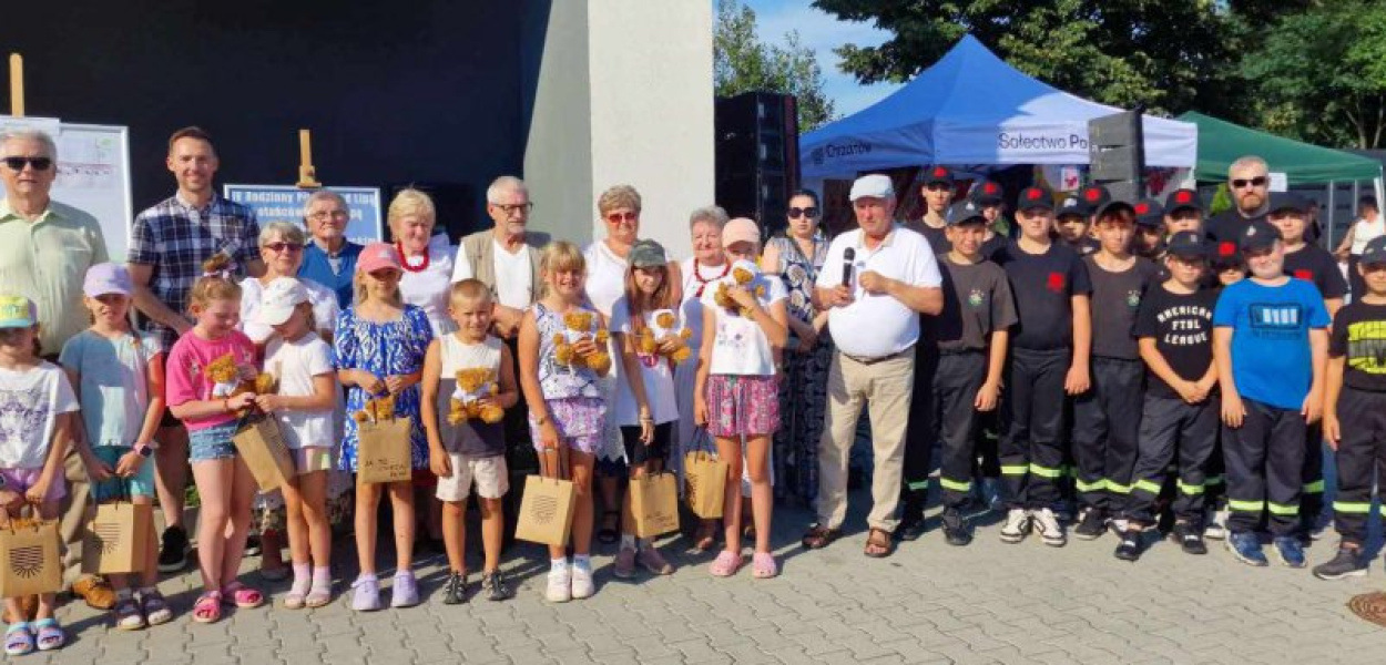 Pełni radości uczestnicy pikniku