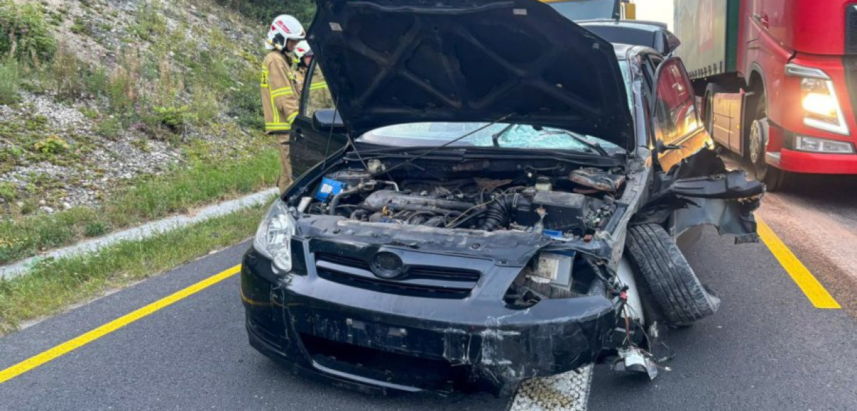 W środę wczesnym rankiem strażacy interweniowali na autostradzie A4. FOT. OSP Tenczynek