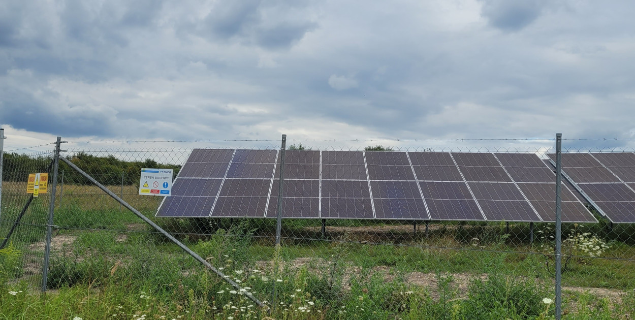 Panele w Balinie już są. Czas na magazyny energii