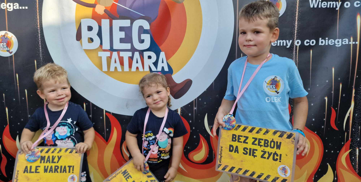 Młode gwiazdy przy ściance