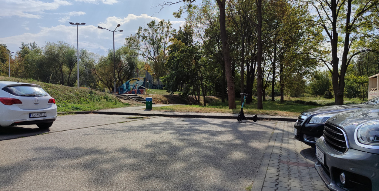 Nowa droga na osiedlu Młodości w Chrzanowie pobiegnie od parkingów przy basenie, obok skateparku i połączy się z Mydlaną