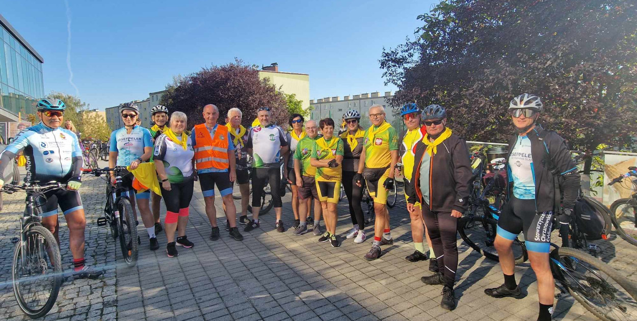 Rowerzyści w oczekiwaniu na start