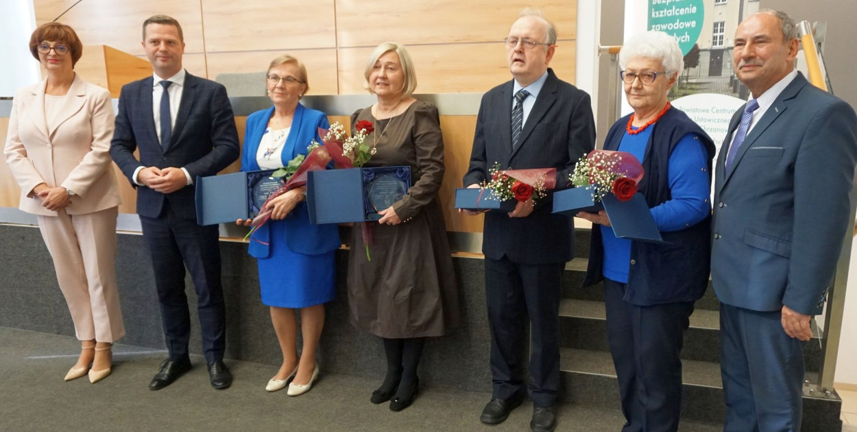 Zasłużeni dla powiatu nauczyciele odebrali statuetki, fot. Powiat chrzanowski 