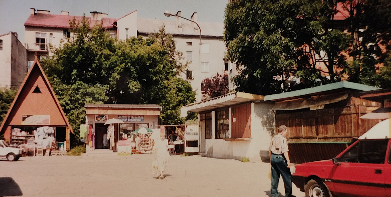 Plac handlowy w sąsiedztwie Sądowej w Chrzanowie pod koniec XX w.