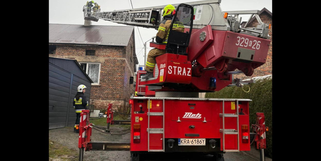 W czwartek rano w jednym z domów w Krzeszowicach wybuchł pożar. FOT. OSP Krzeszowice 