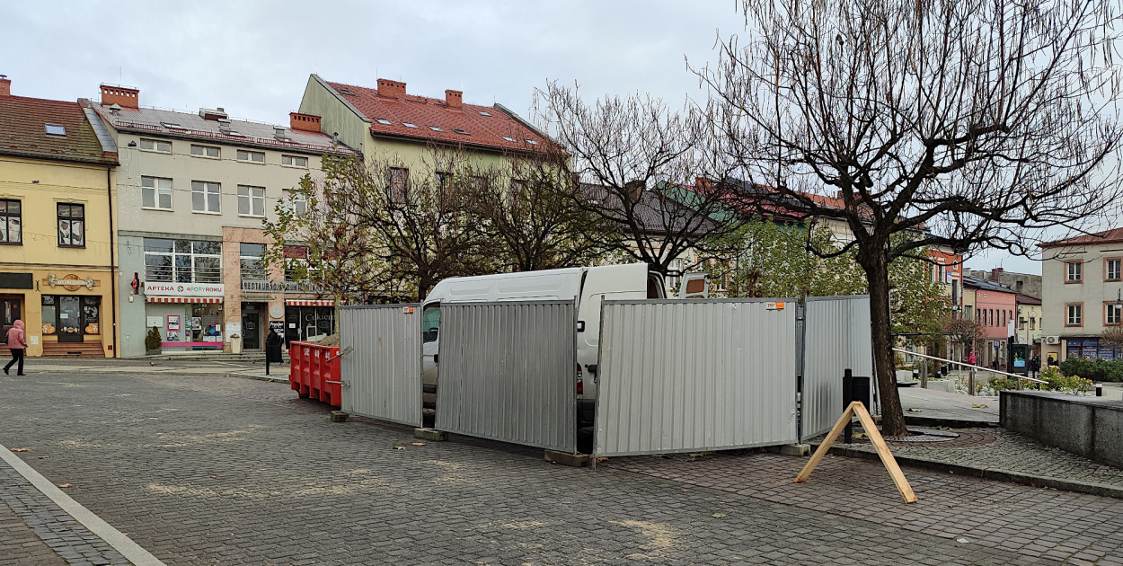 Miejsce, w którym na Rynku w Chrzanowie stanie pomnik św. Mikołaja