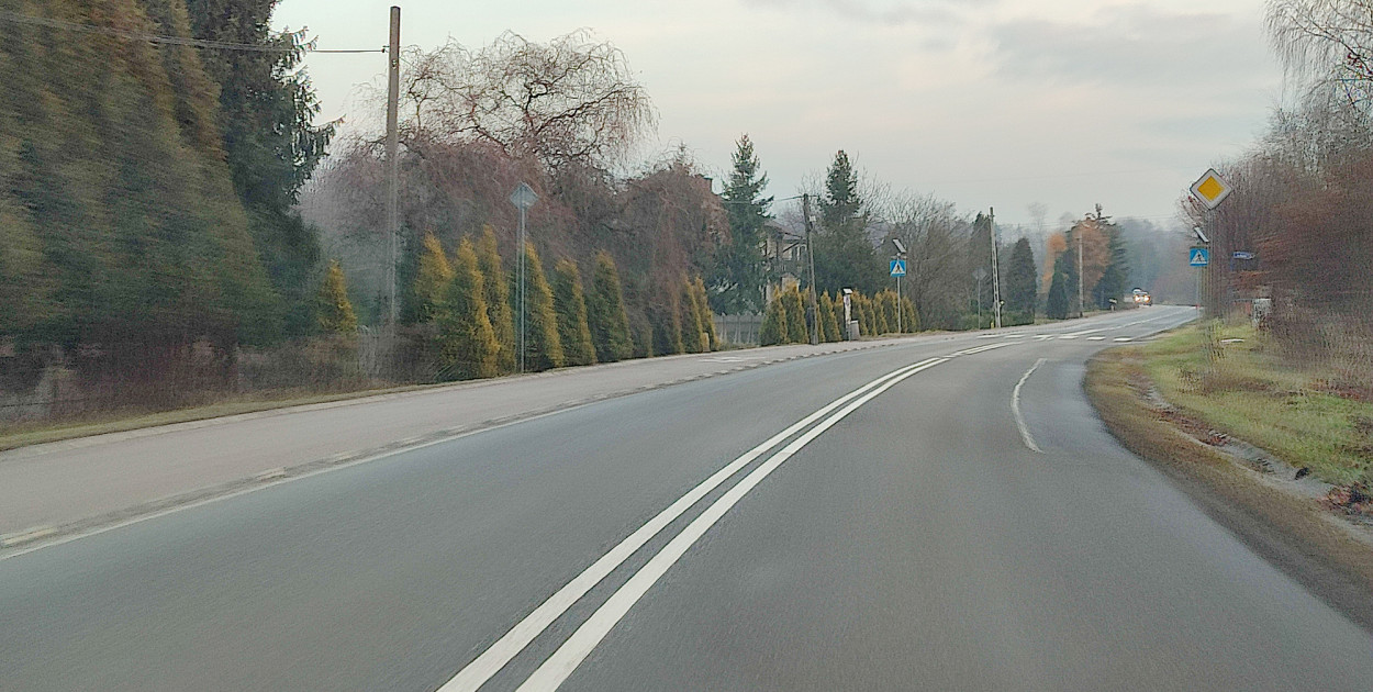 Ścieżka pieszo-rowerowa wzdłuż Topolowej w Chrzanowie może zostać rozkopana