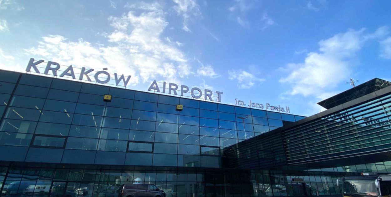 Z powodu mgły pojawiły się utrudnienia na lotnisko w Balicach. FOT. FB Krakow Airport