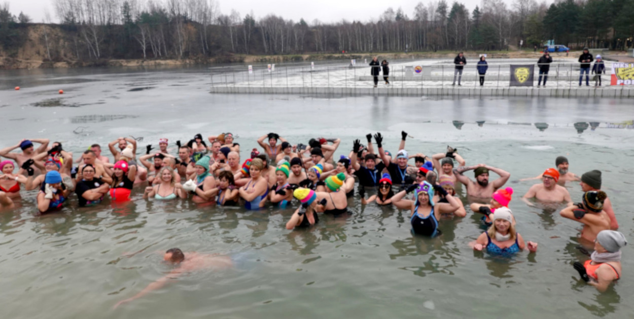 Podczas ubiegłorocznego morsowania w Balatonie. FOT. FB gmina Trzebinia