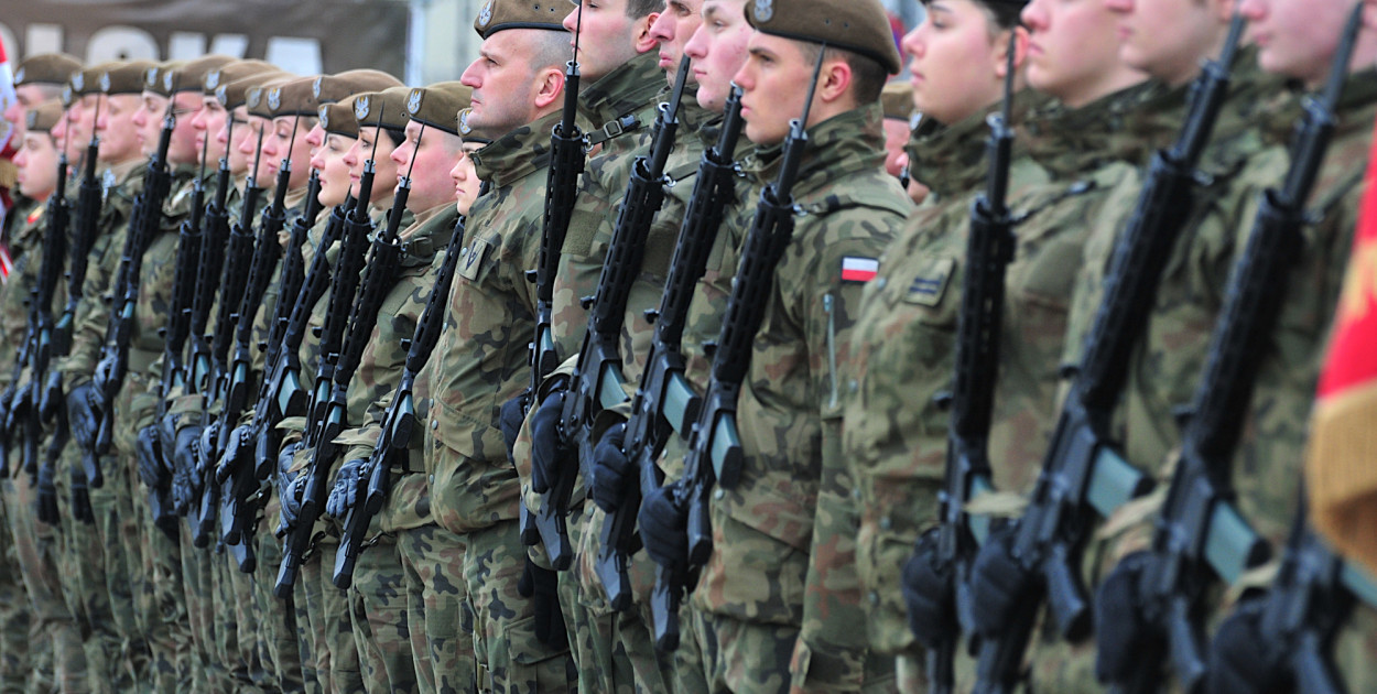 Podczas ceremonii składania przysięgi na trzebińskim Rynku