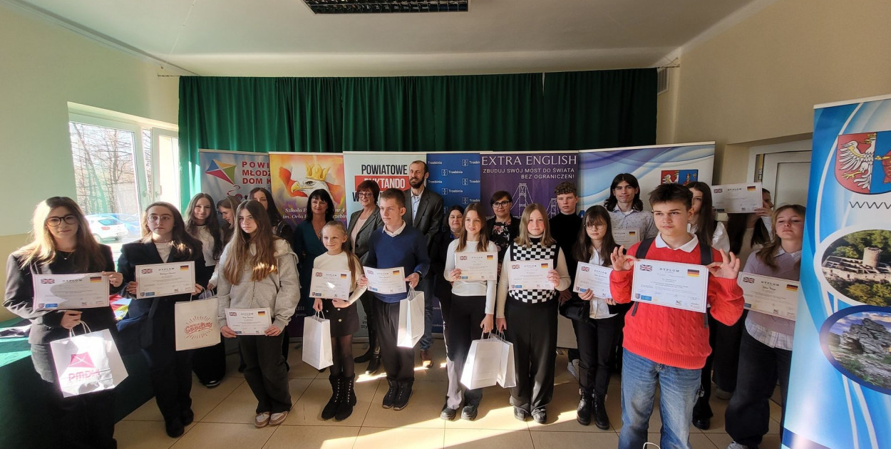 Laureaci z organizatorami imprezy, fot. PMDK Trzebinia