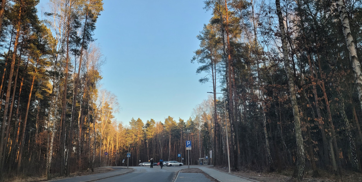 Wzdłuż ul. Plażowej nad Checheęm w Trzebini powstały parkingi. Będą płatne tak samo jak te przy ul. Głowackiego