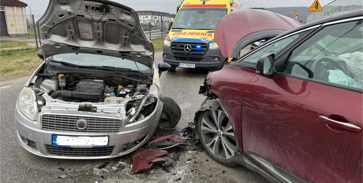 W czwartek rano doszło do wypadku przy ul. Krasowej w Krzeszowicach. FOT. OSP Żbik