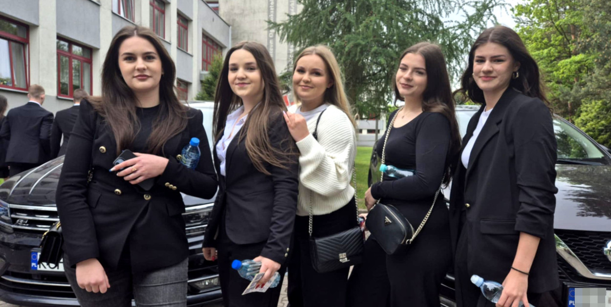 Na zdjęciu:Emilia Nowak, Barbara Stawarz, Oliwia Borowicz, Patrycja Bogacka i Daria Rusek