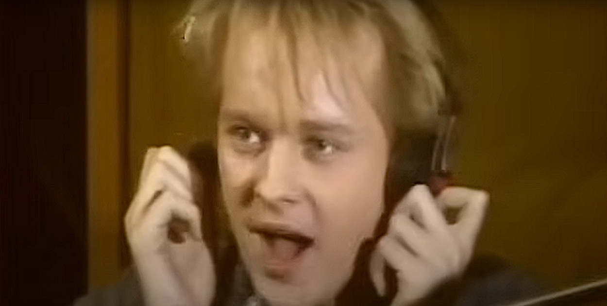 Paweł Stasiak w starym clipie do piosenki „Nasz Disneyland”