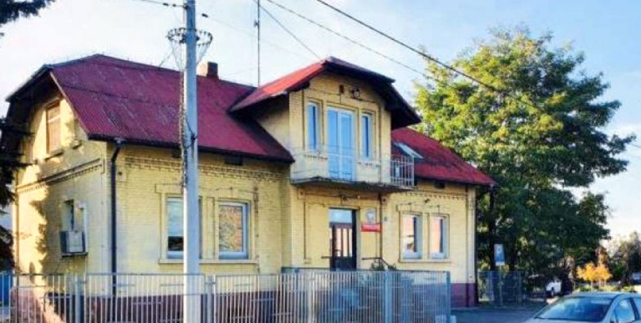 Komisariat znajduje się w zabytkowym budynku przy ulicy 1 Maja w Libiążu