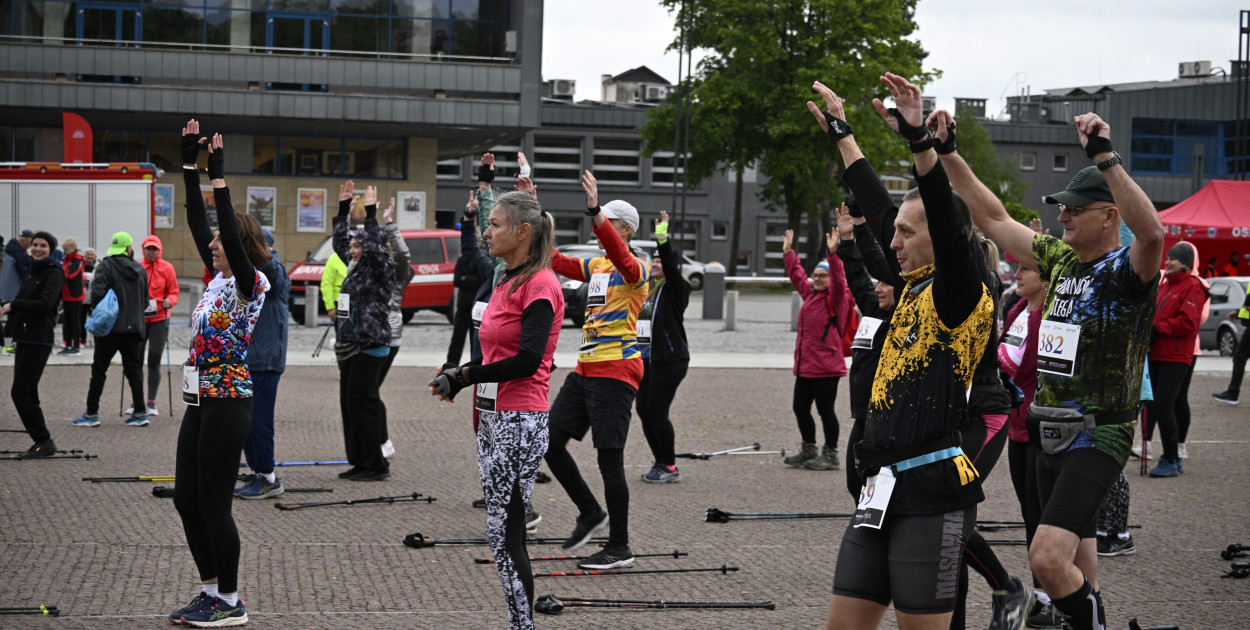 Rozgrzewka przed marszem nordic walking