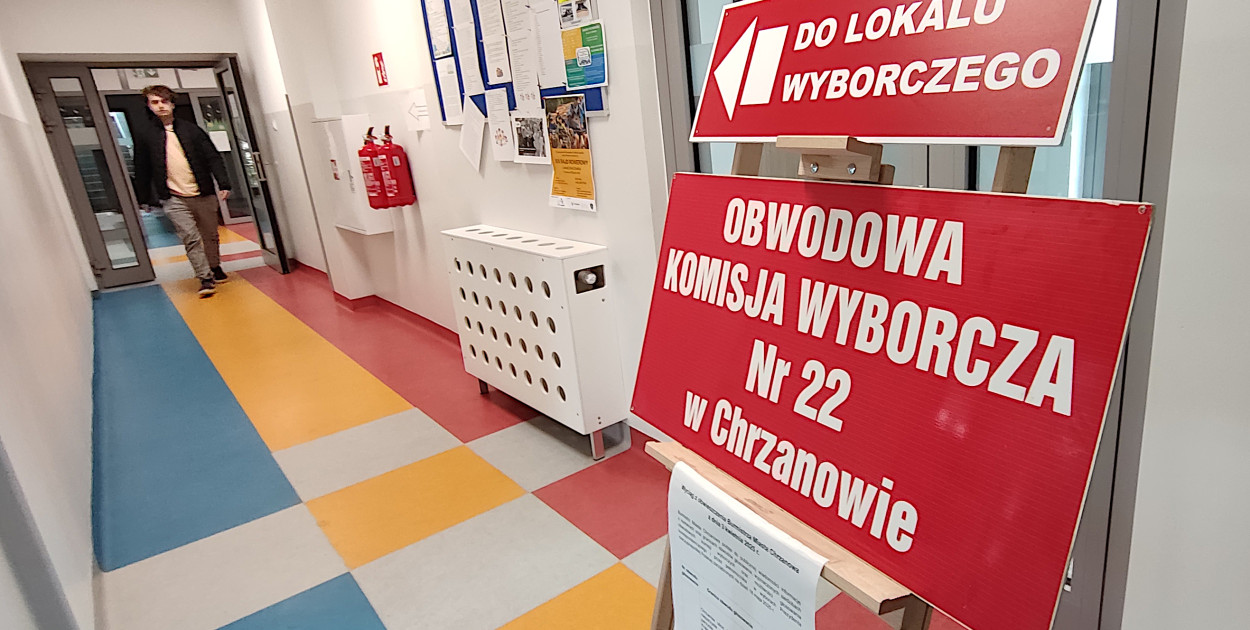 Lokale wyborcze w Szkole Podstawowej w chrzanowskim Kościelcu