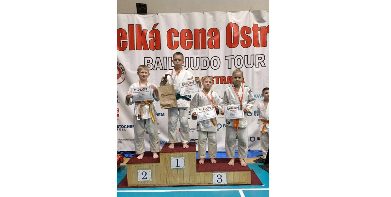 Natan Kaczmarek na najniższym stopniu podium. FOT. Archiwum fotograficzne Arkadiusza Dudka