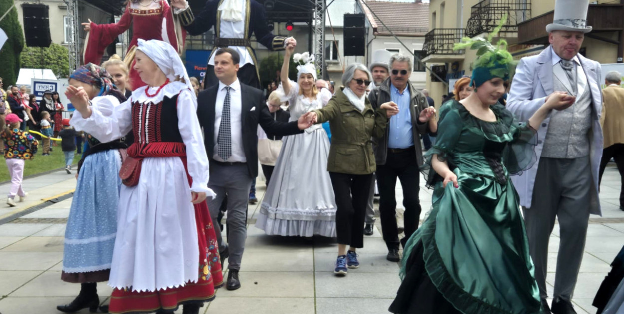 Polonez na krzeszowickim Rynku