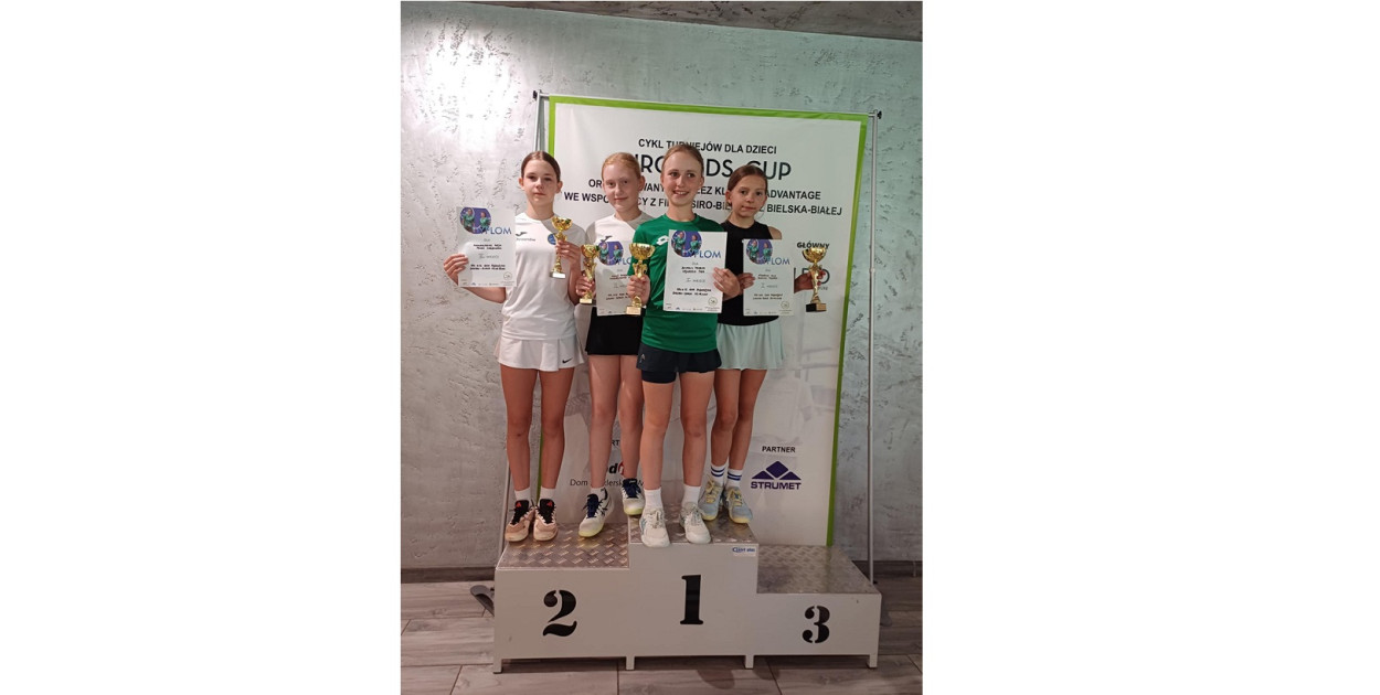 Zawodniczki CCS na podium. FOT. Archiwum fotograficzne CCS Chrzanów