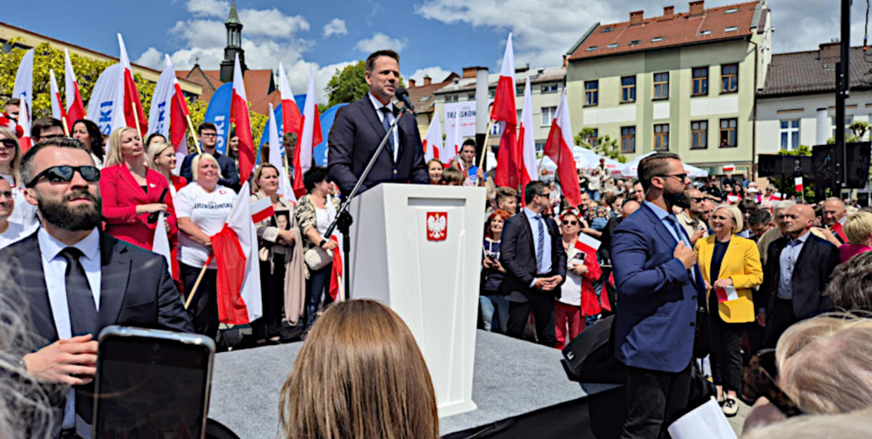 Rafał Trzaskowski na Rynku w Chrzanowie przed II turą głosowania na Prezydenta RP