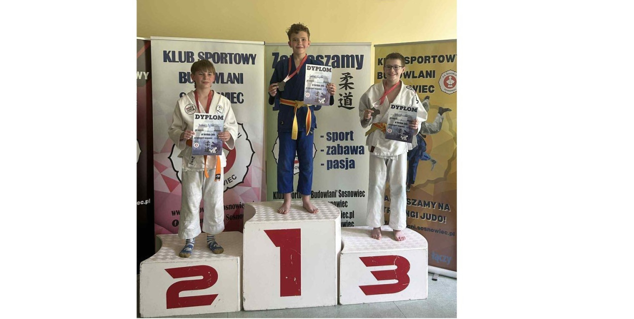 Gabriel Ziąbek na najwyższym stopniu podium. FOT. Archiwum fotograficzne KS Judo Kangury