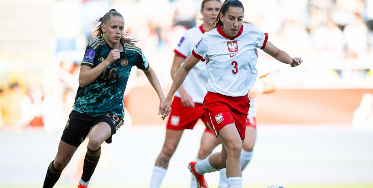 Wiktoria Zieniewicz (przy piłce) podczas meczu reprezentacji Polski. FOT. CYFRASPORT. UDOSTĘPNIONE PRZEZ WIKTORIĘ ZIENIEWICZ