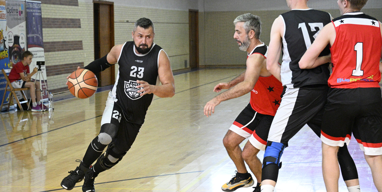 Zawodnik Last Dance w natarciu