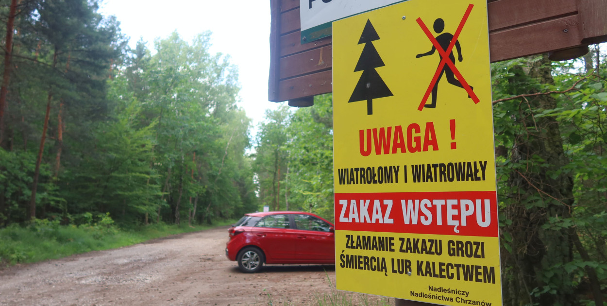 Tablica przy wejściu do Puszczy Dulowskiej od strony Młoszowej