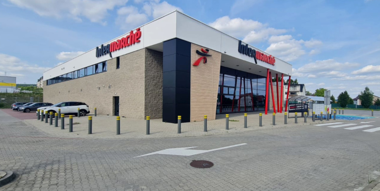 Supermarket Intermarche w Krzeszowicach znów zaczął działać.