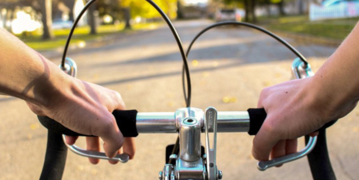 W Chrzanowie na ul. Krakowskiej rowerzysta potrącił kobietę