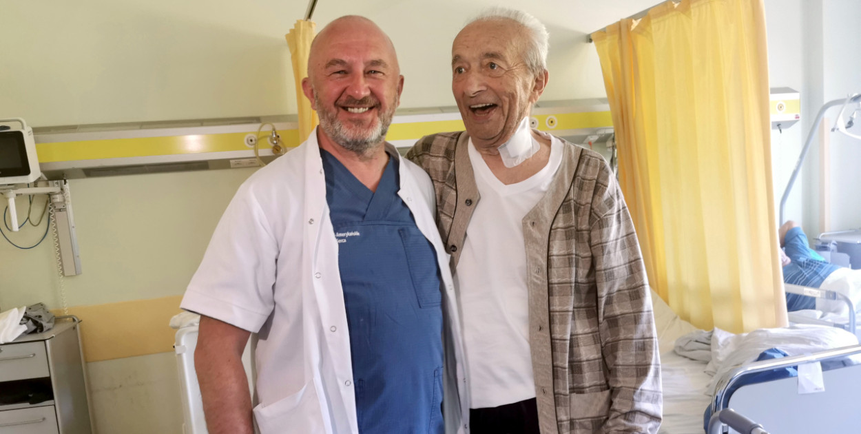 Profesor Przemysław Nowakowski i jego pacjent - Tadeusz Łopata