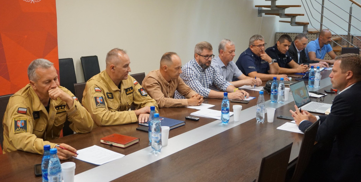 Sztab kryzysowy debatował o sytuacji meteorologicznej w powiecie. FOT. archiwum Bartłomieja Gębali