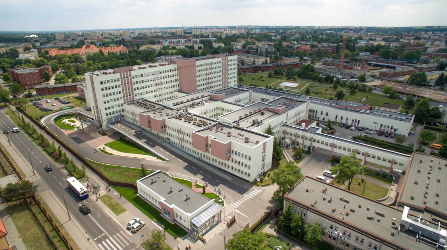 Miejscem pracy prof. Harata jest 10 Wojskowy Szpital Kliniczny z Polikliniką SP ZOZ w Bydgoszczy fot. Fb placówki