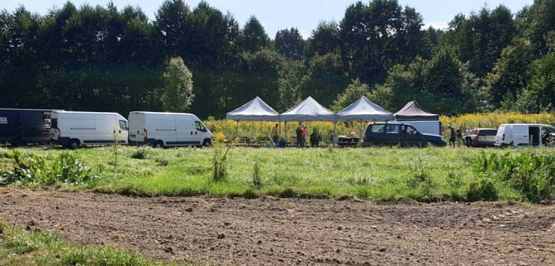  Ekipa kręciła film na polach Kwaczały. Mieszkańcy zagrali jako…