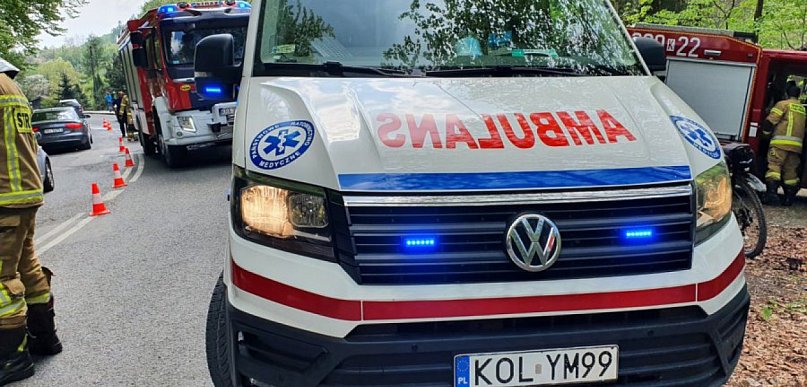 Rowerzystka trafiła do szpitala, uratował ją kask