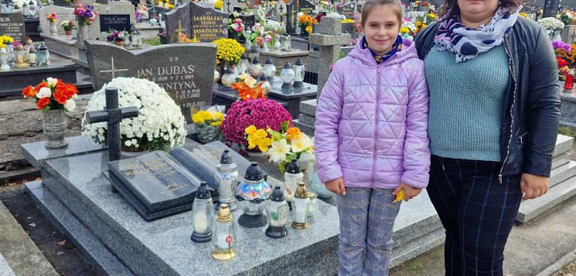  Na cmentarzu przy ul. Jana Pawła II w Trzebini nie wszyscy zapalili znicz…
