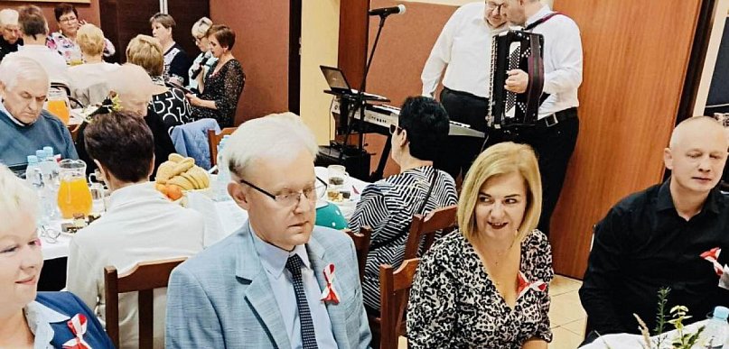  Czyżówka uczciła Narodowe Święto Niepodległości wspólnym śpiewem i…