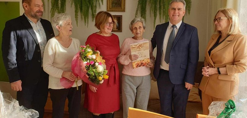 Pani Anna skończyła sto lat. Czyta bez okularów (WIDEO)