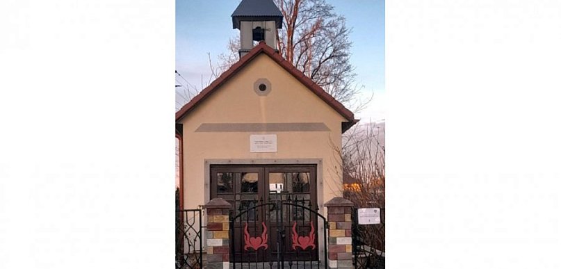 Zabytkowa kapliczka ma nowy dach