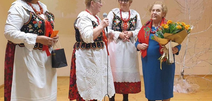  Po pięćdziesięciu latach przewodnicząca przekazuje władzę (WIDEO,