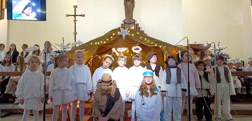 Przedszkolaki i uczniowie wystąpili z jasełkami (ZDJĘCIA)