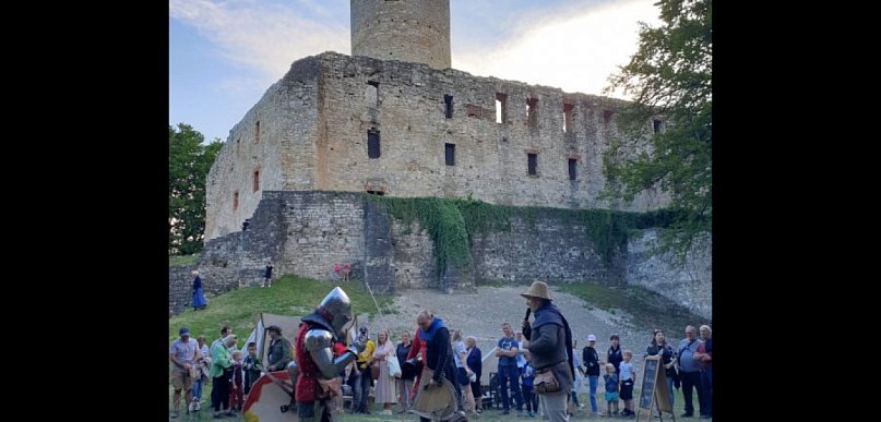  Noc Muzeów. Francuskie piosenki i walki rycerskie na Lipowcu (WIDEO,
